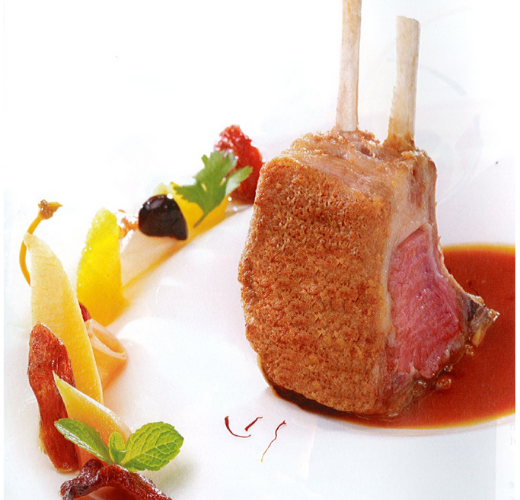 Carré d'agneau en croûte de pain d'épices Toussaint et légumes tajine